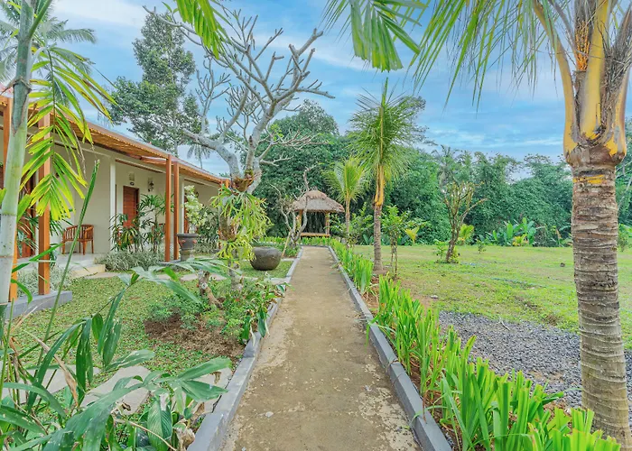 Puri Kurnia Ayu ゲストハウス 3*