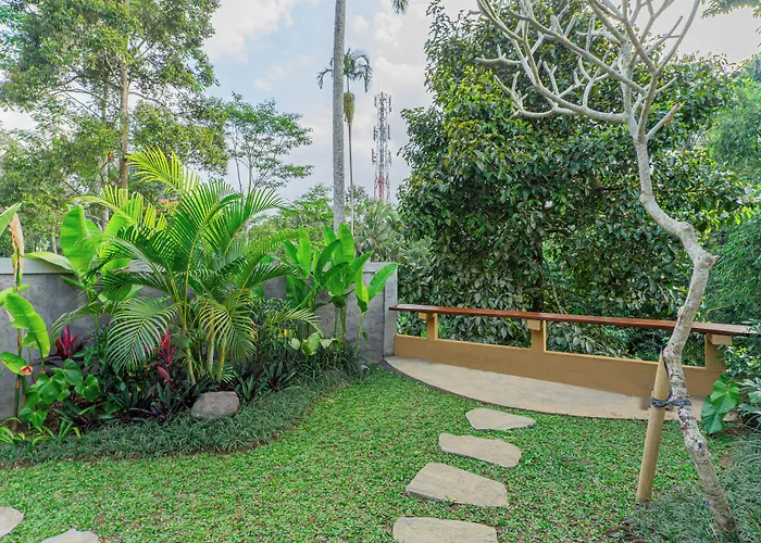 ゲストハウス Puri Kurnia Ayu 3*