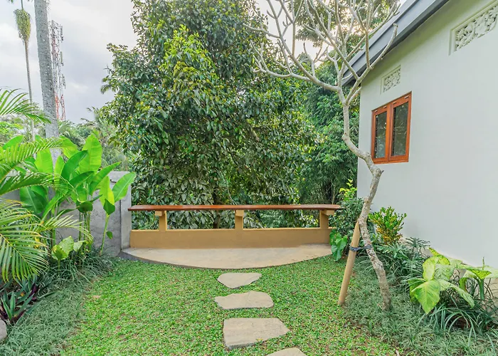 Puri Kurnia Ayu ゲストハウス 3*