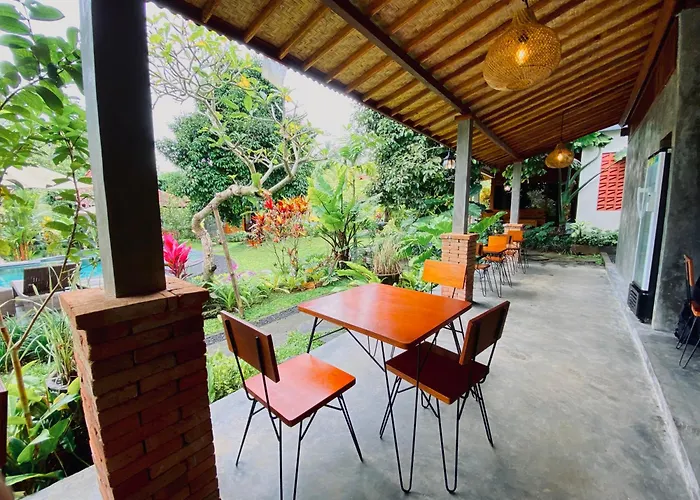 Puri Kurnia Ayu ゲストハウス 3*