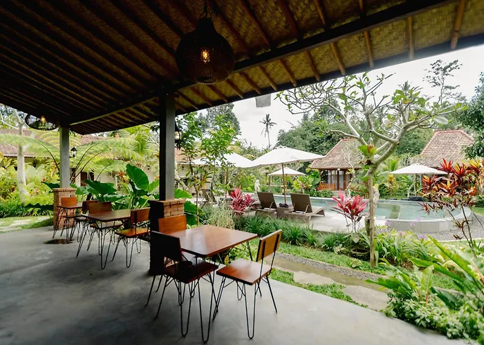 ゲストハウス Puri Kurnia Ayu 3*
