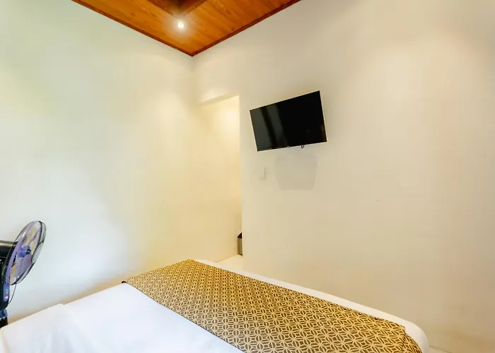 Puri Kurnia Ayu ゲストハウス 3*